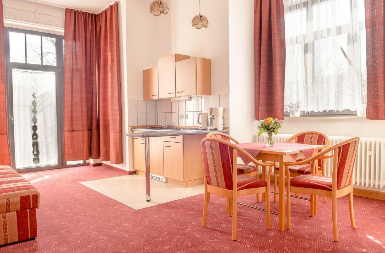 Hotel-Pension Heimburg Бад Елстер Екстериор снимка