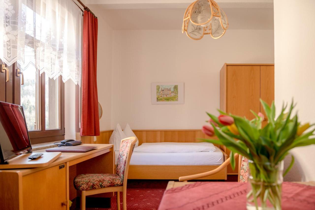 Hotel-Pension Heimburg Бад Елстер Екстериор снимка