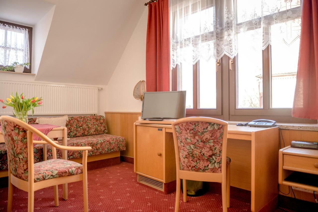 Hotel-Pension Heimburg Бад Елстер Екстериор снимка
