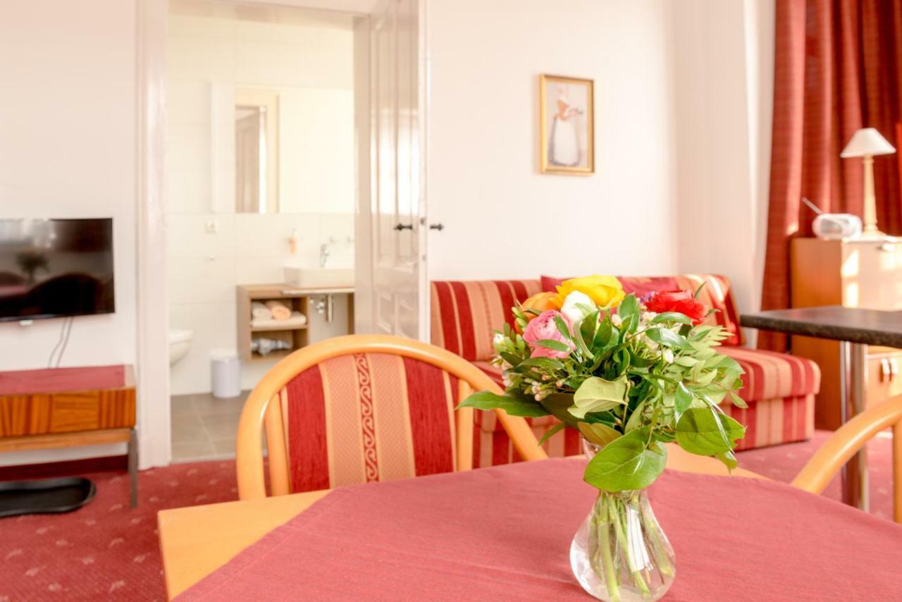 Hotel-Pension Heimburg Бад Елстер Екстериор снимка